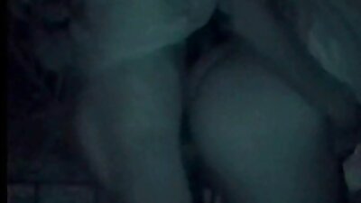 Dos amigos tatuados comparten una novia videos xxx en latino depravada, dándole placer.