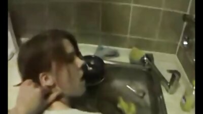 Una chica con un gorro peludo se masturba el clítoris y grita por el zumbido cuando le dan una patada en anime español latino porno el culo.