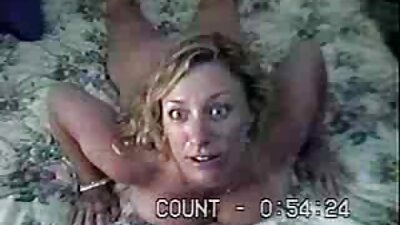 Una joven escort, videos porno con audio latino para evitar la detención, hizo una preciosa mamada y se dejó follar.